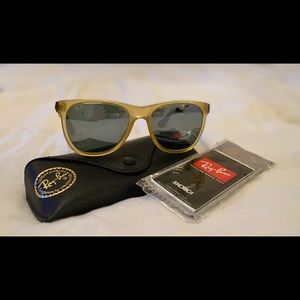 Ray Ban square Wayfarer w/ honey & gray frame with gray reflective lenses